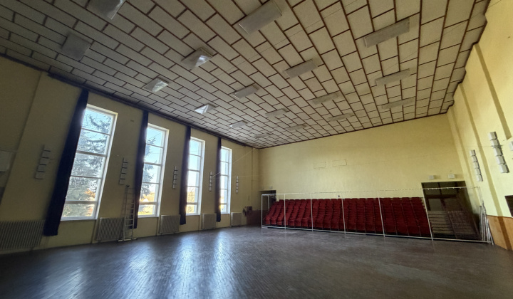2. fotografia fotogalérie Projekty / ''Vysprávkovanie a vymaľovanie - Kultúrny dom -Bušince'' - foto